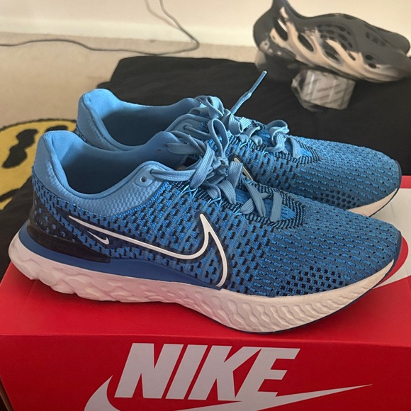 Nike Vibrant Blue Athletic Sneakers - Picture 1 of 1